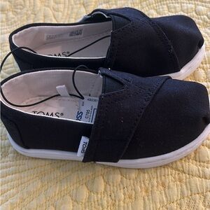 NEW TOMS Kids Size 6T Black Unisex